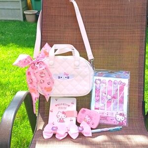 Hello Kitty Angelic Handbag 👜 and 💜 Matching Contents